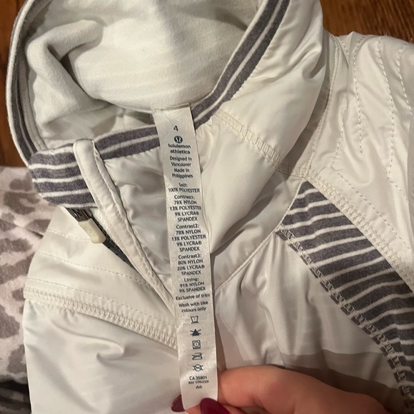 Lululemon Jacket with Water Resistant White Accents, size 4 - Picture 3 of 3